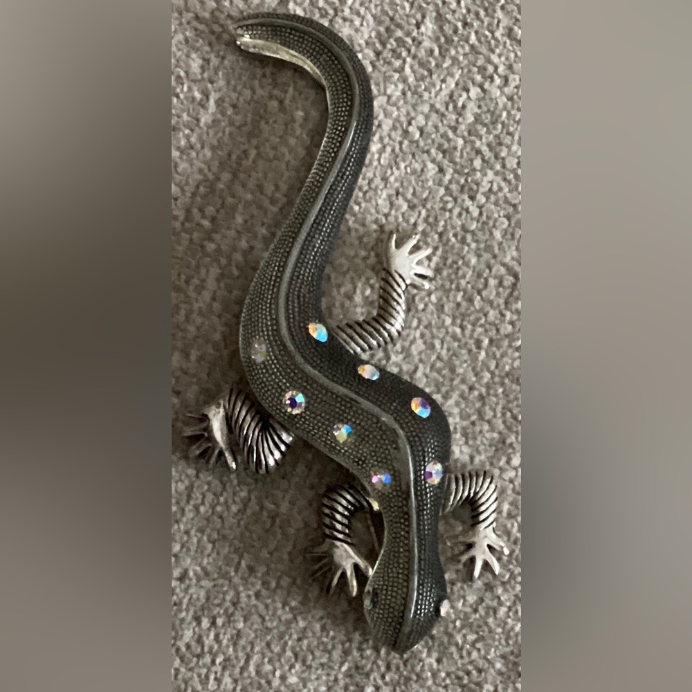 Women’s Pewter Iguana jeweled brooch